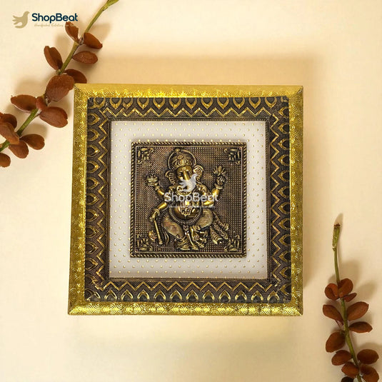White Rexine Golden Decorative Dryfruit Box With 4 Glass Jars